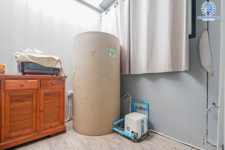 *****ทาวน์โฮมมือสองย่านนนทบุรี ม.บ้านกลางเมือง รัตนาธิเบศร์ หลังมุม เนื้อที่กว้าง 18.50 ตร.ว.  ฟังก์ชัน 3 ห้องนอน 3 ห้องน้ำ ที่จอดรถ 2 คัน แถมเฟอร์นิเจอร์บิ้วอินทั้งบ้าน! ทำเลเดินทางสะดวก เพียง 10 นาทีถึงรถไฟฟ้าสายสีม่วง "สถานีแยกนนทบุรี 1"